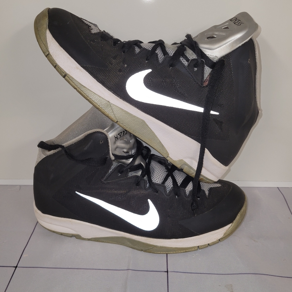 Nike Zoom HyperQuickness 7Y Black and Silver High-Top Sneakers, 7 Youth